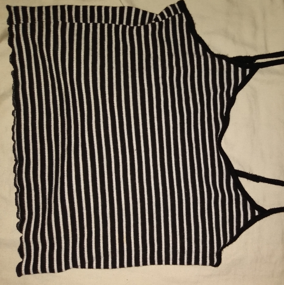 Crop top - Picture 2 of 4